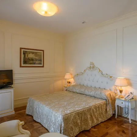 Hotel Astoria 4*