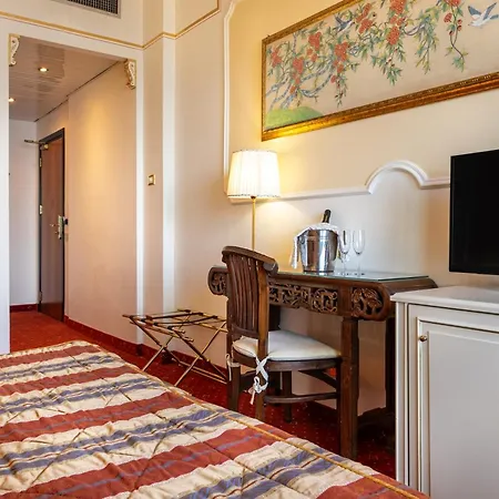 Astoria 4*