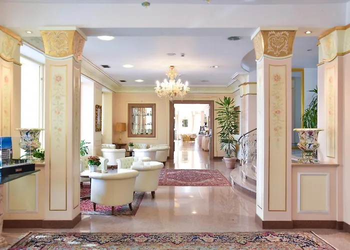 Astoria Hotel 4*