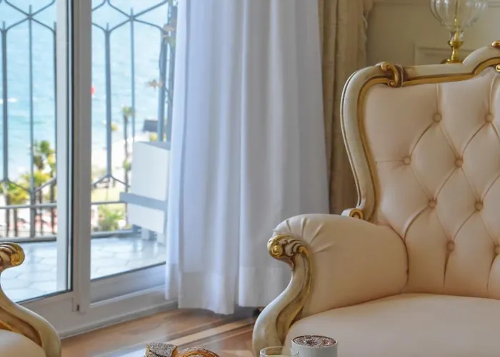 Astoria Hotel 4*