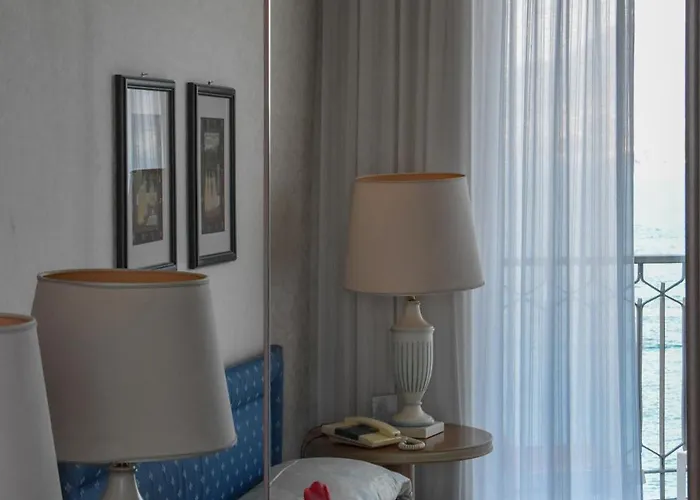 Astoria Hotel 4*