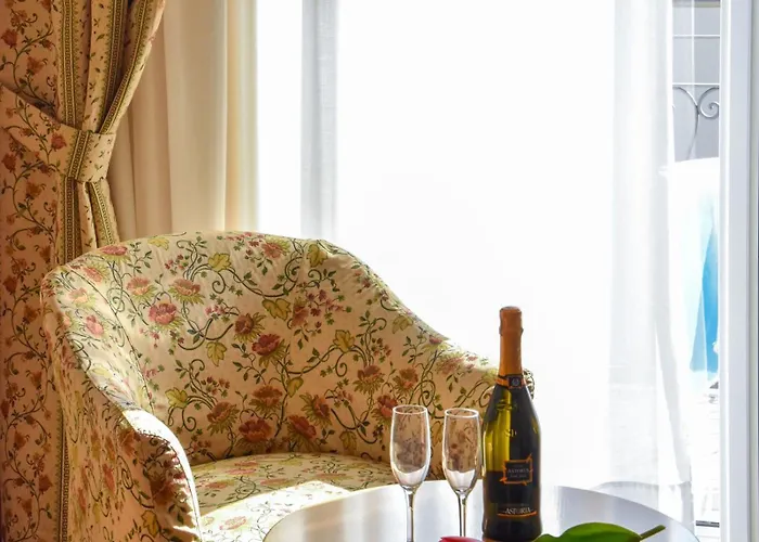 Astoria Hotel 4*