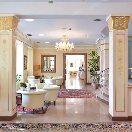 Astoria Hotell 4*