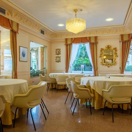 Отель Astoria 4*