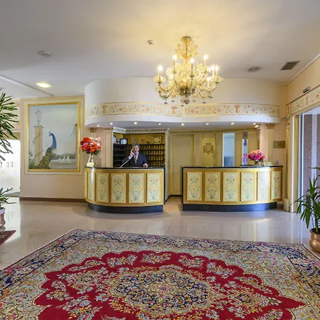 Astoria Hotell 4*